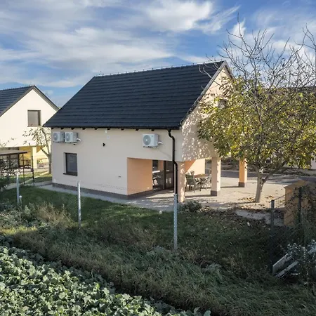 Rekreacni Dum U Jezer, Milovice 6 Villa Exterior photo