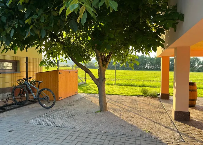 Rekreacni Dum U Jezer, Milovice 6
