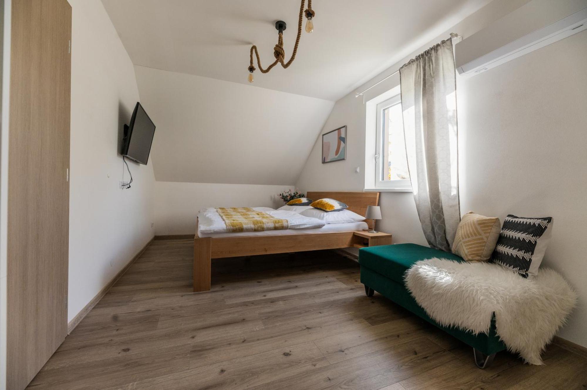 Rekreacni Dum U Jezer, Milovice 6 Holiday home *